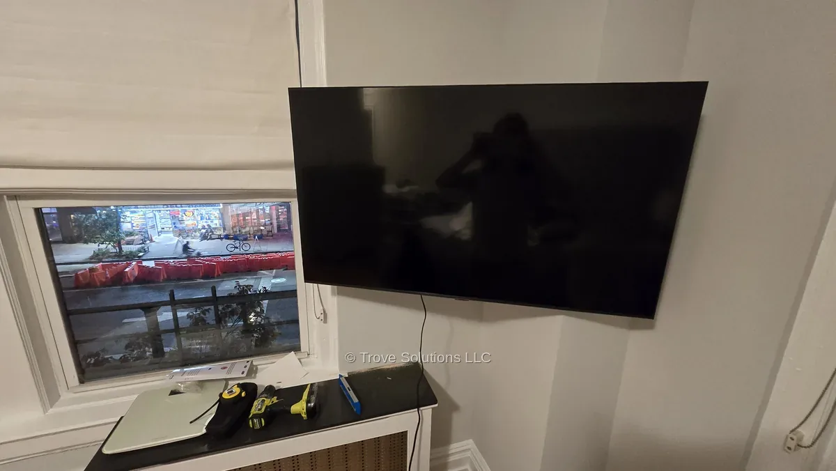 Full motion TV mount angled into corner, Manhattan Full motion TV mount angled into room corner Manhattan